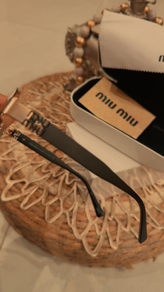 نظارة MIUMIU الأنيقة