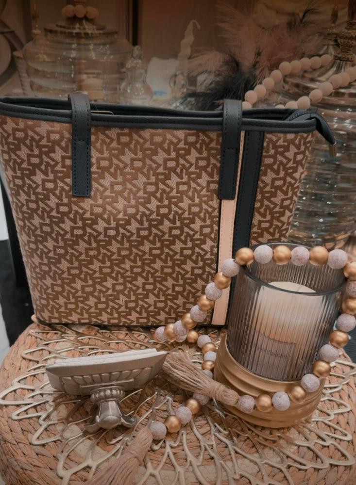 حقيبة DKNY الفاخرة
