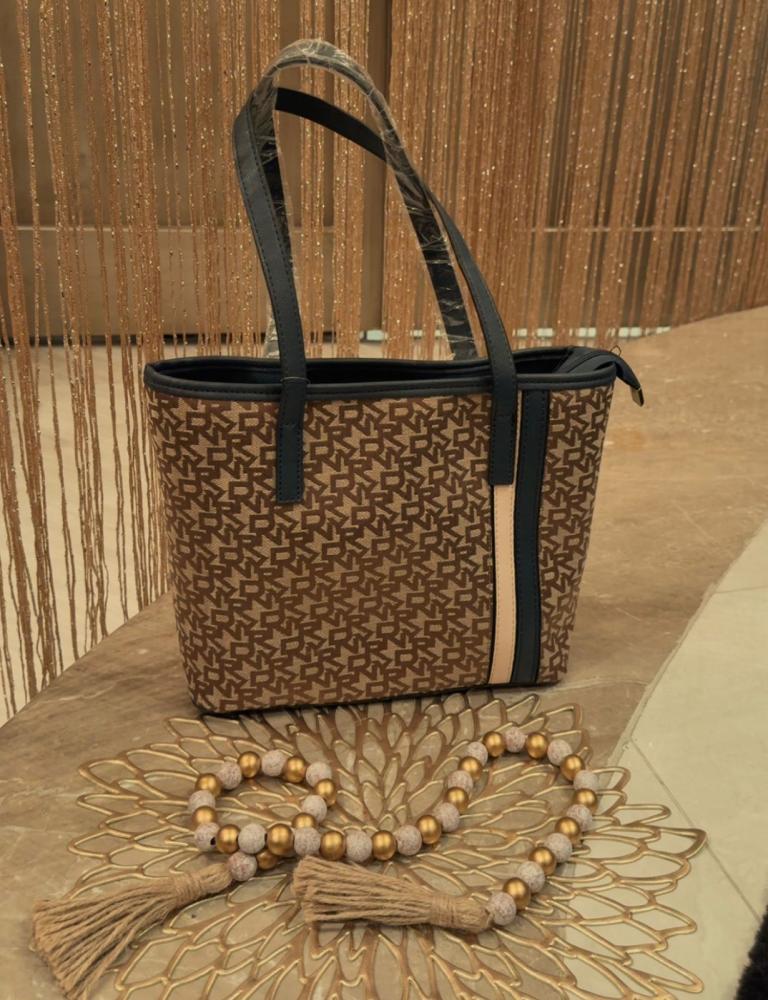 حقيبة DKNY الفاخرة