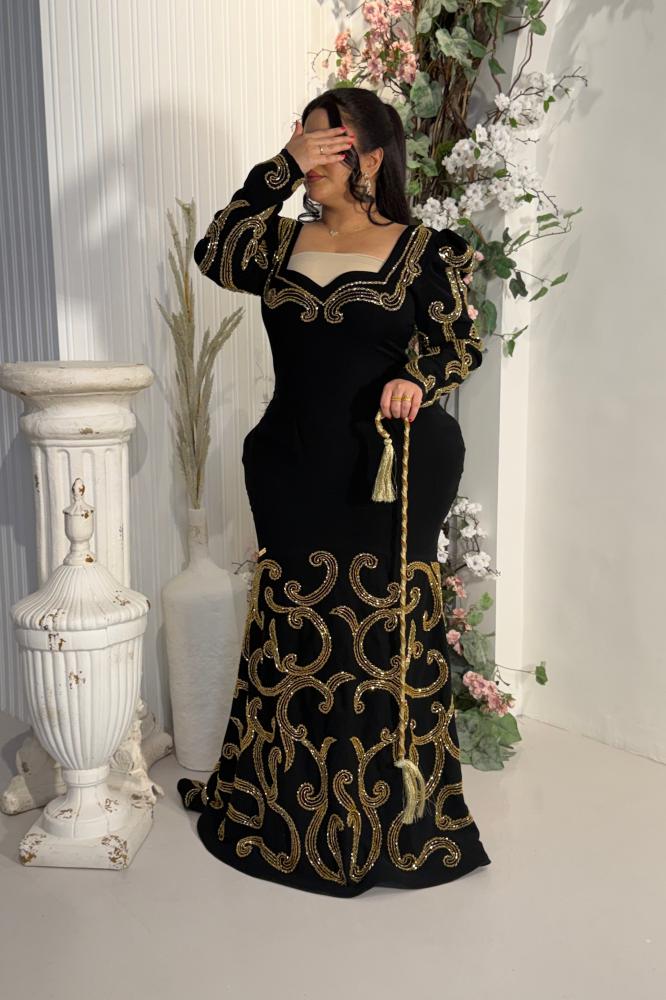 فستان اسود شك
