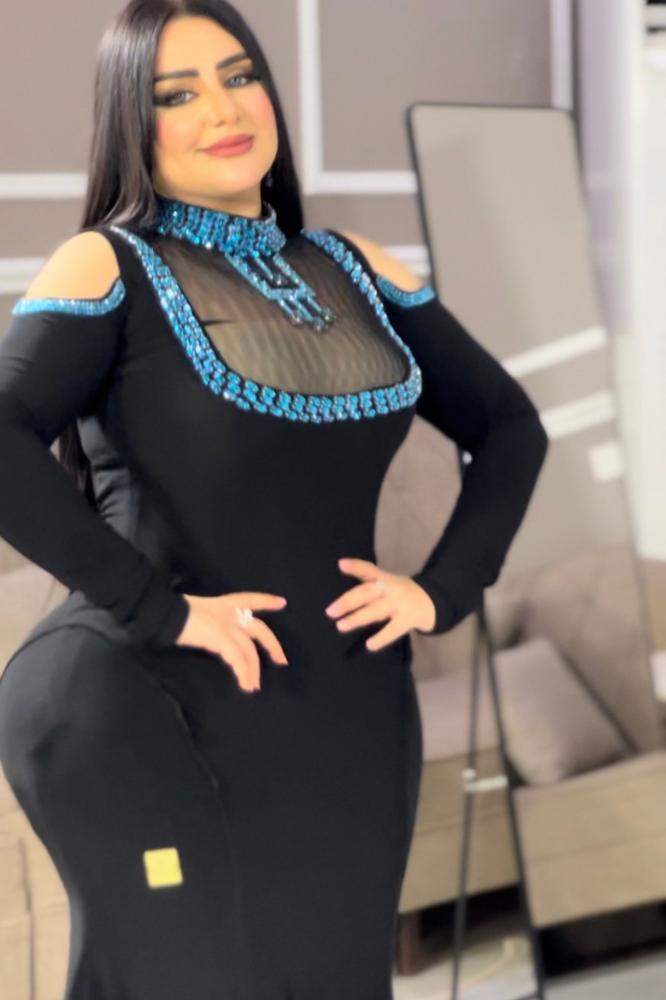 فستان اسود ضيق شك يدوي