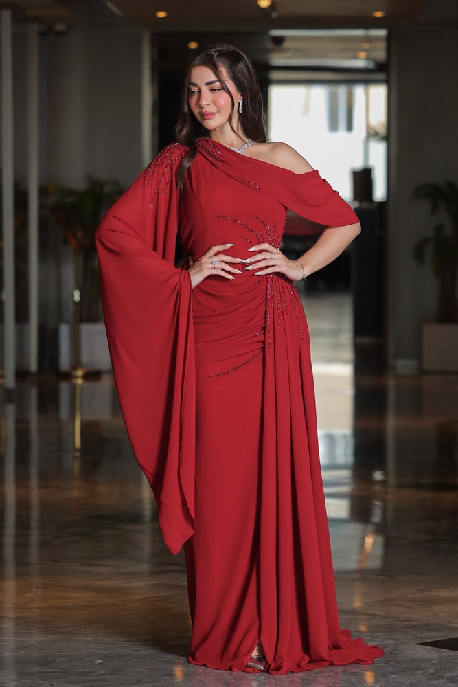 فستان سهرة بكم منسدل مزين بالكرستالات - LR-XXX