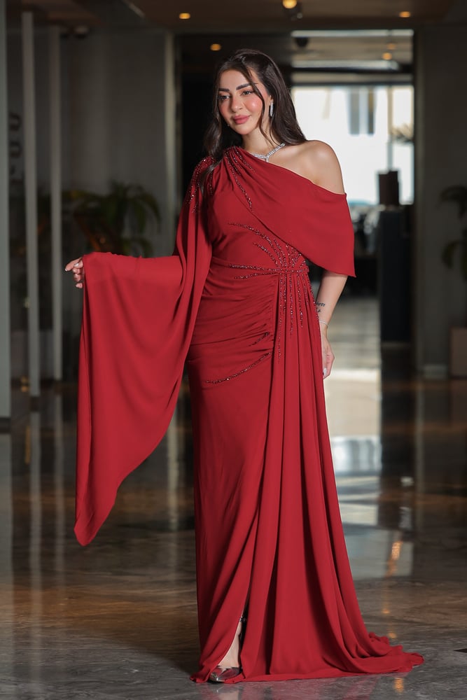 فستان سهرة بكم منسدل مزين بالكرستالات - LR-XXX