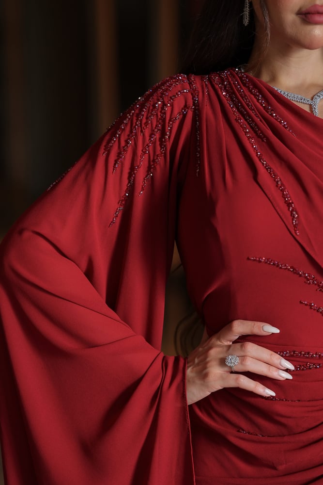 فستان سهرة بكم منسدل مزين بالكرستالات - LR-XXX