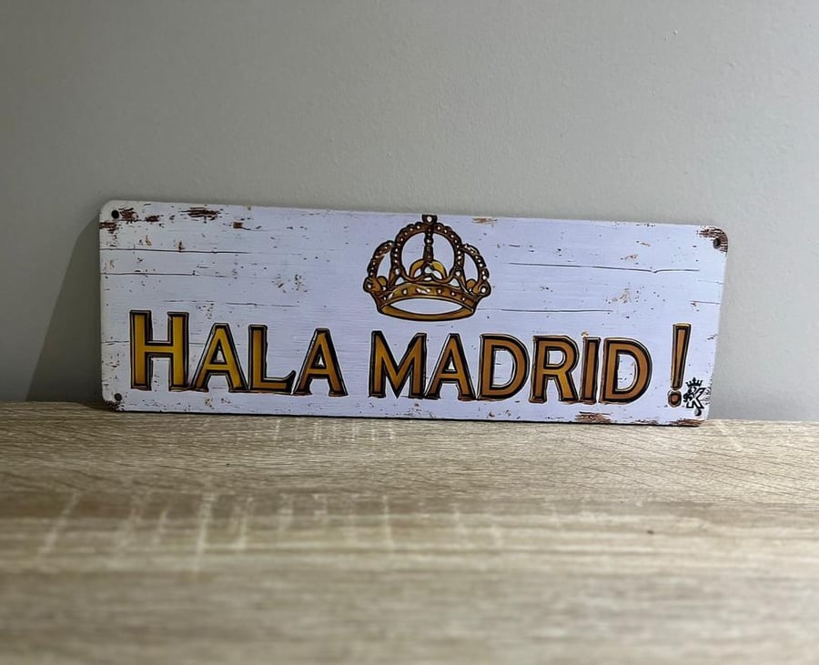 لوحة خشبية هلا مدريد