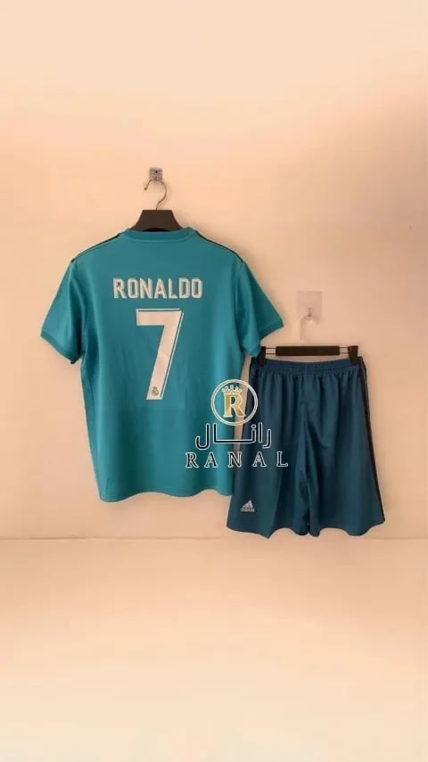 طقم ريال مدريد الكلاسيكي 2017/2018 لون أزرق
