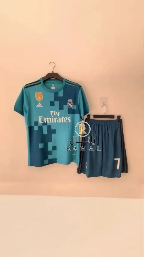 طقم ريال مدريد الكلاسيكي 2017/2018 لون أزرق