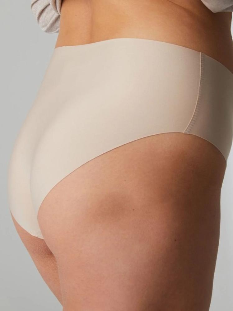 Simone Pérèle - Uniq Retro Brief