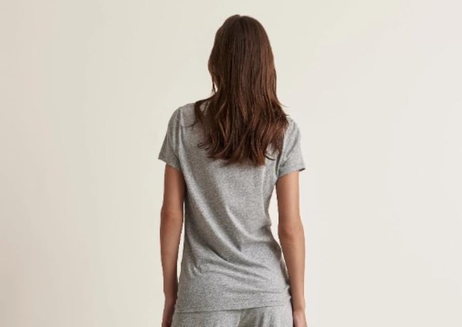 Skin- V-Neck Easy Tee