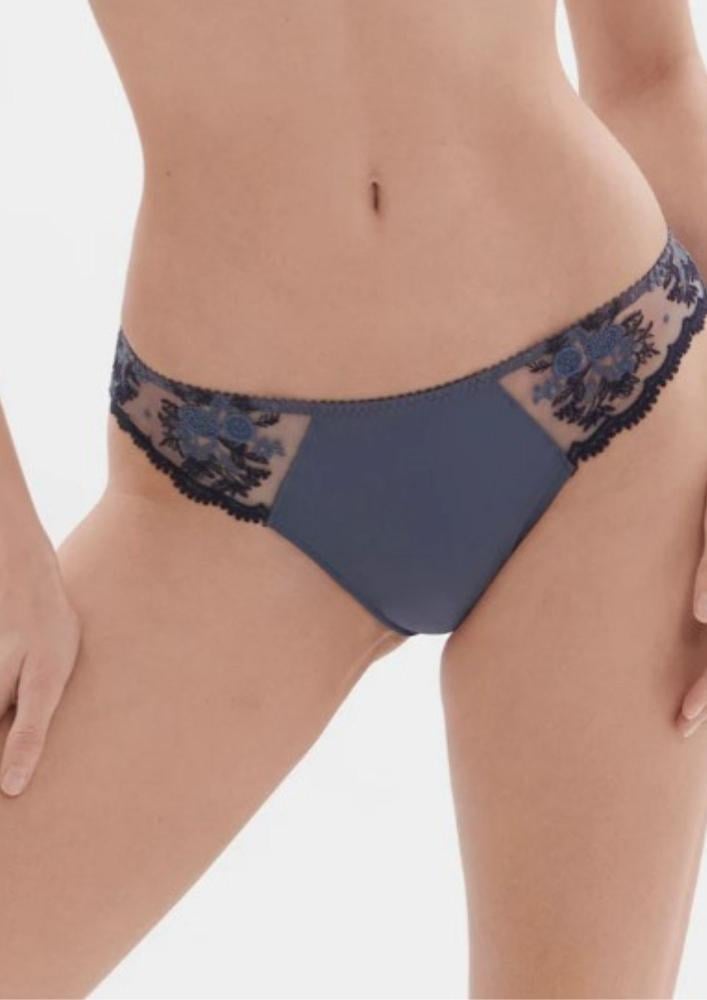Simone Pérèle - Intrigue Bikini