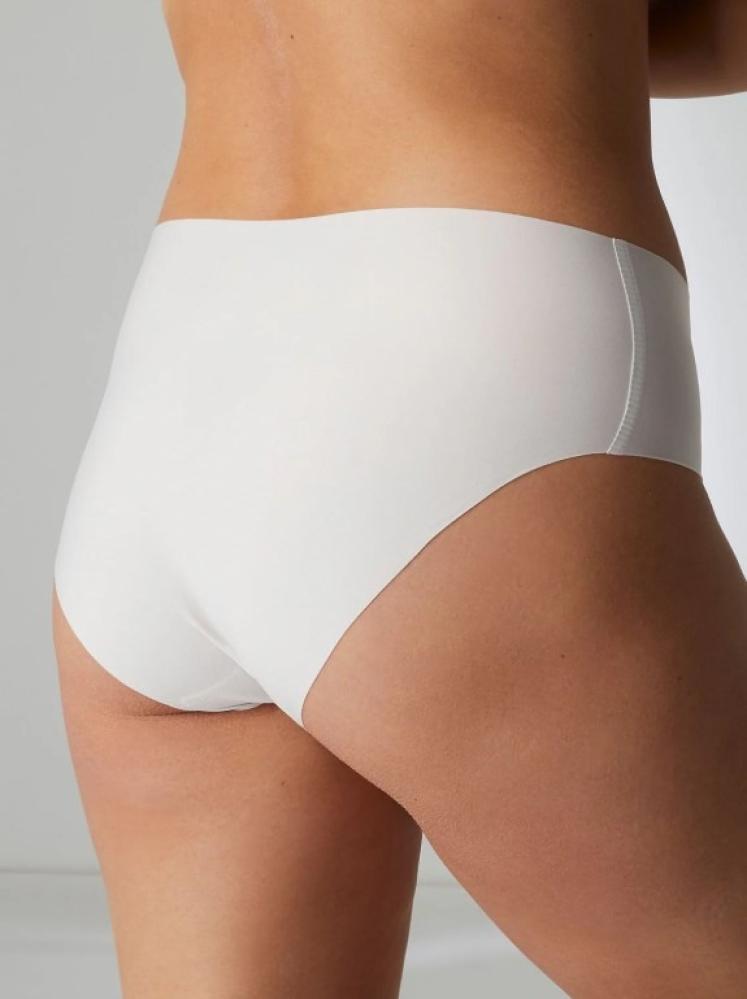 Simone Pérèle - Uniq Retro Brief