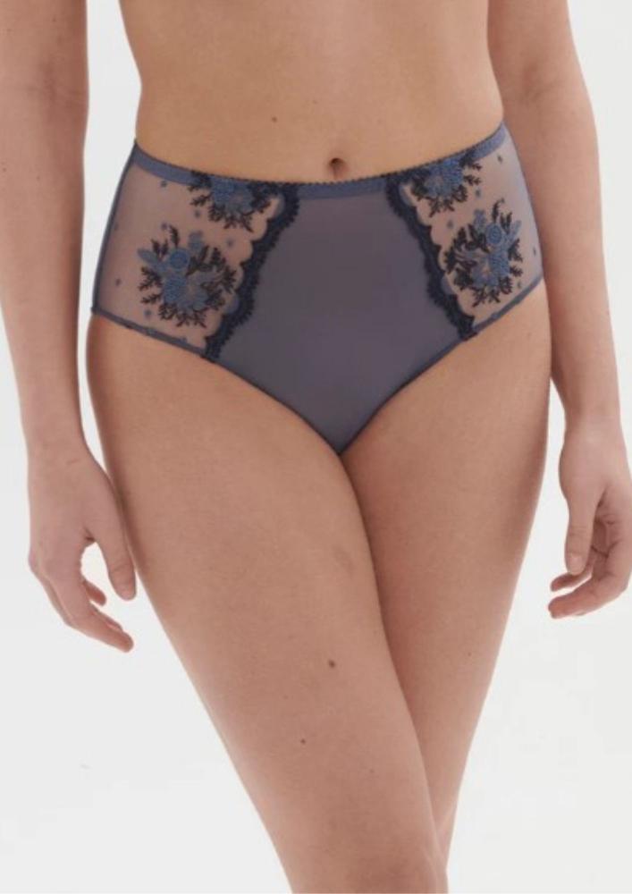 Simone Pérèle - Intrigue Retro Brief