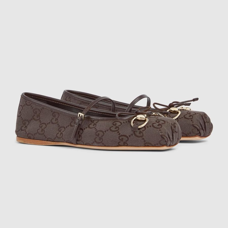 حذاء باليه مسطّح بطبعة Gucci Horsebit للنساء