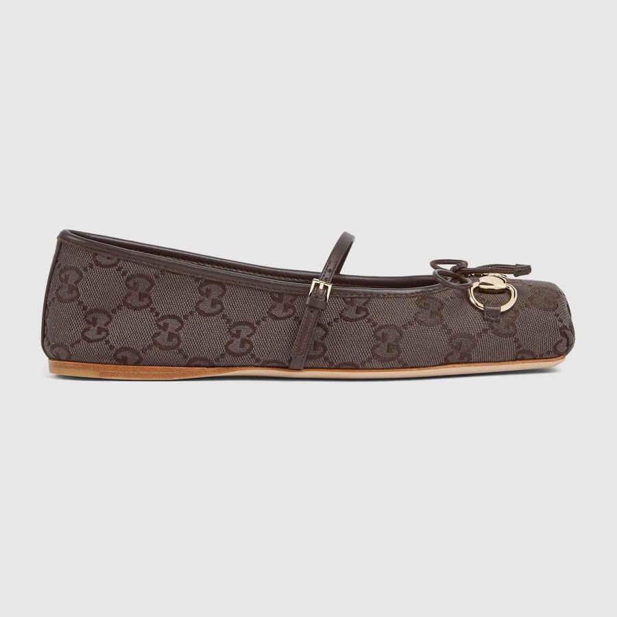 حذاء باليه مسطّح بطبعة Gucci Horsebit للنساء