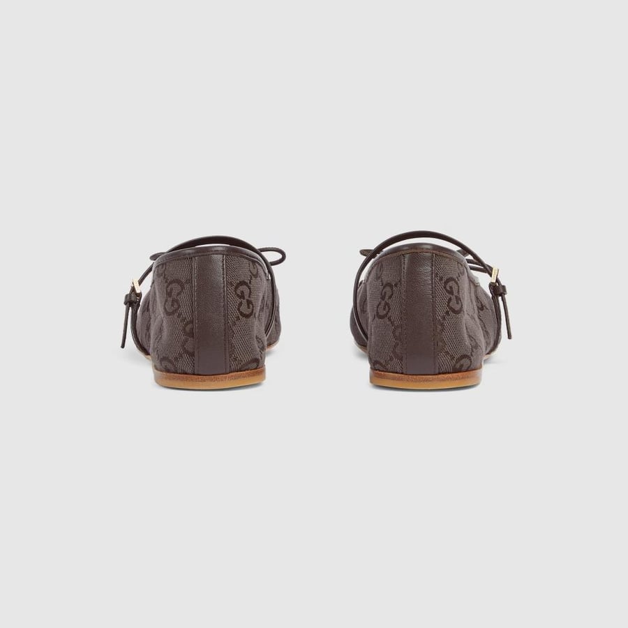 حذاء باليه مسطّح بطبعة Gucci Horsebit للنساء