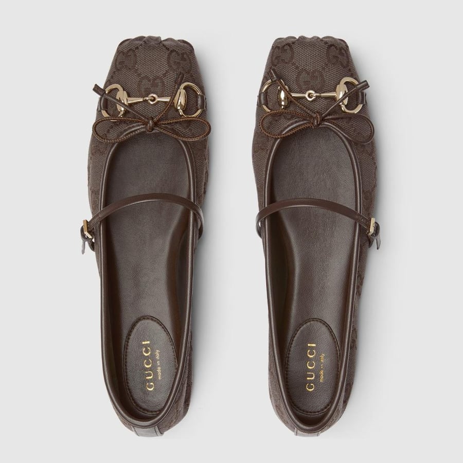حذاء باليه مسطّح بطبعة Gucci Horsebit للنساء