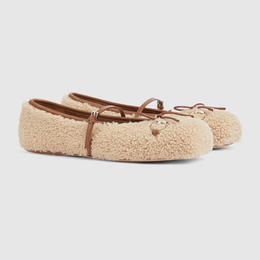 حذاء باليه مسطّح بطبعة Gucci Horsebit للنساء
