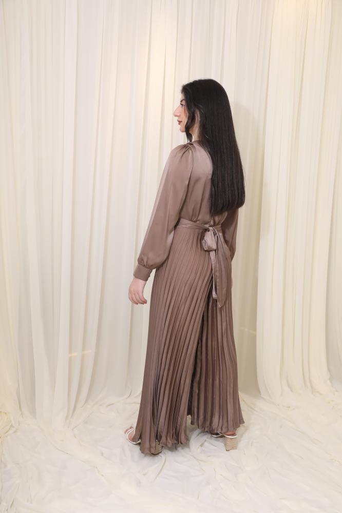 طقم أنيق بكسرات وحزام تحديد الخصر