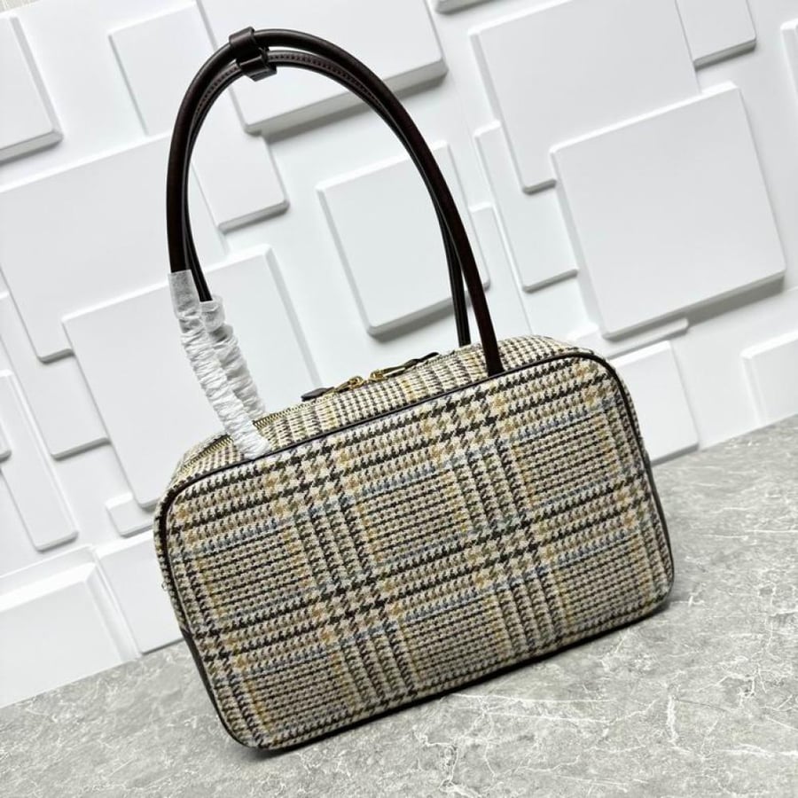 MiuMiu- Master Quality