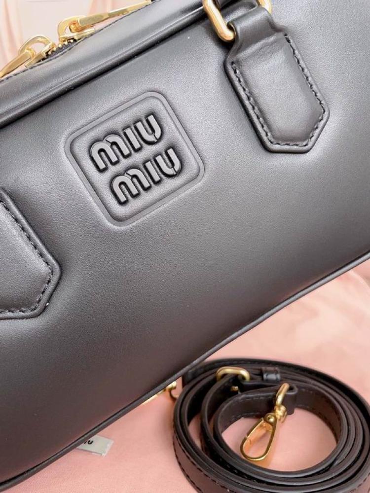 MiuMiu- Master Quality