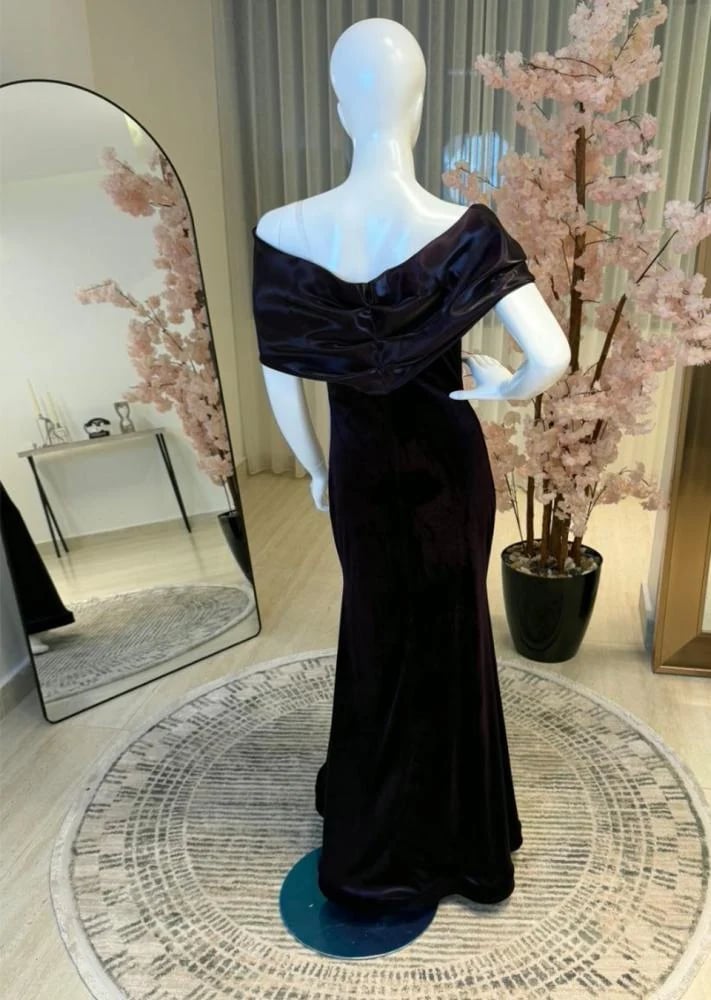 فستان شتوي مخمل مع دلع اورجينزاء