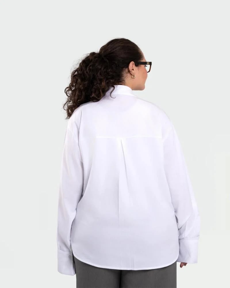قميص  أبيض للأمومة بفتحه إرضاع مخفية -  The On-Demand Shirt