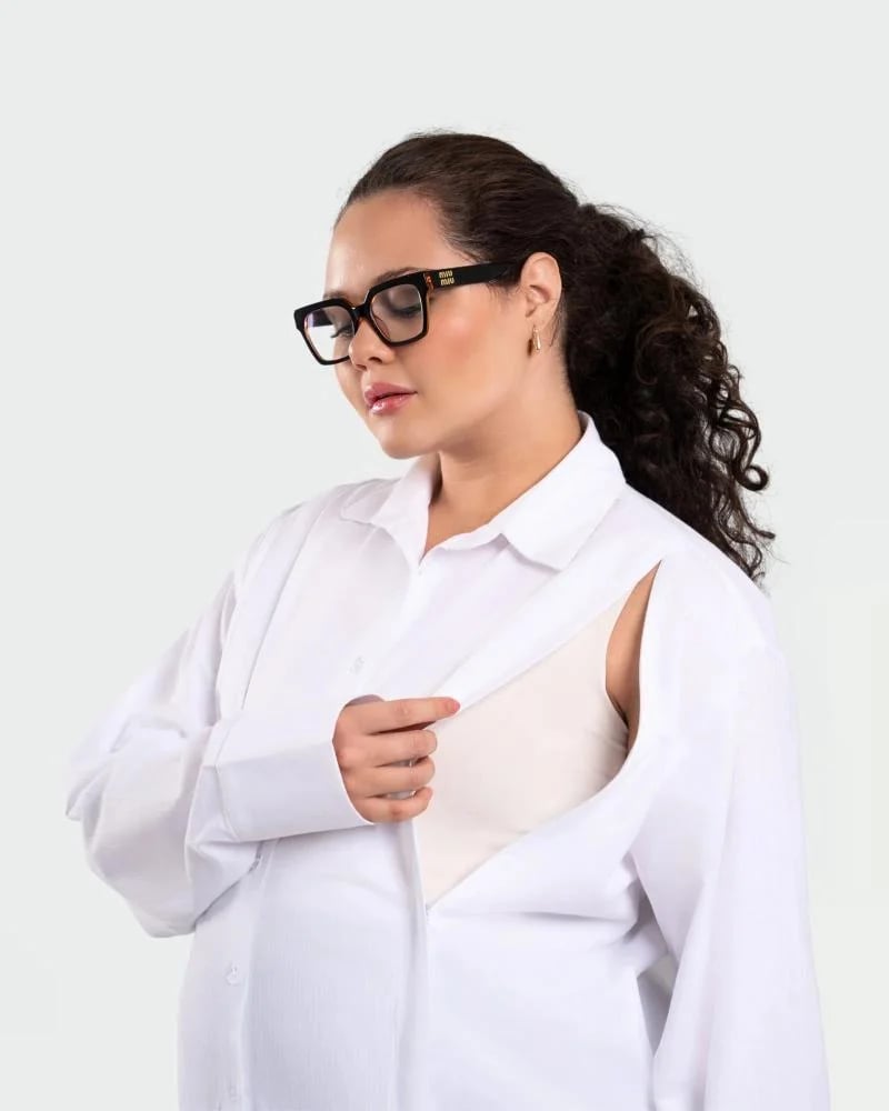 قميص  أبيض للأمومة بفتحه إرضاع مخفية -  The On-Demand Shirt
