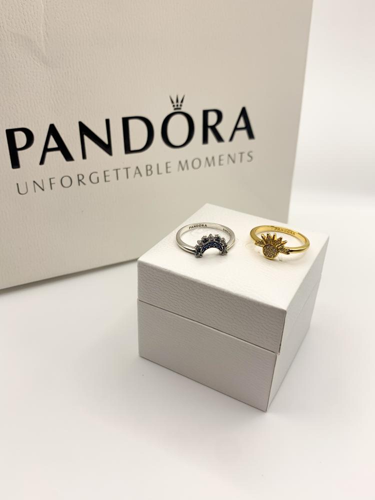 A ring inspired by Pandora the sun and the moon