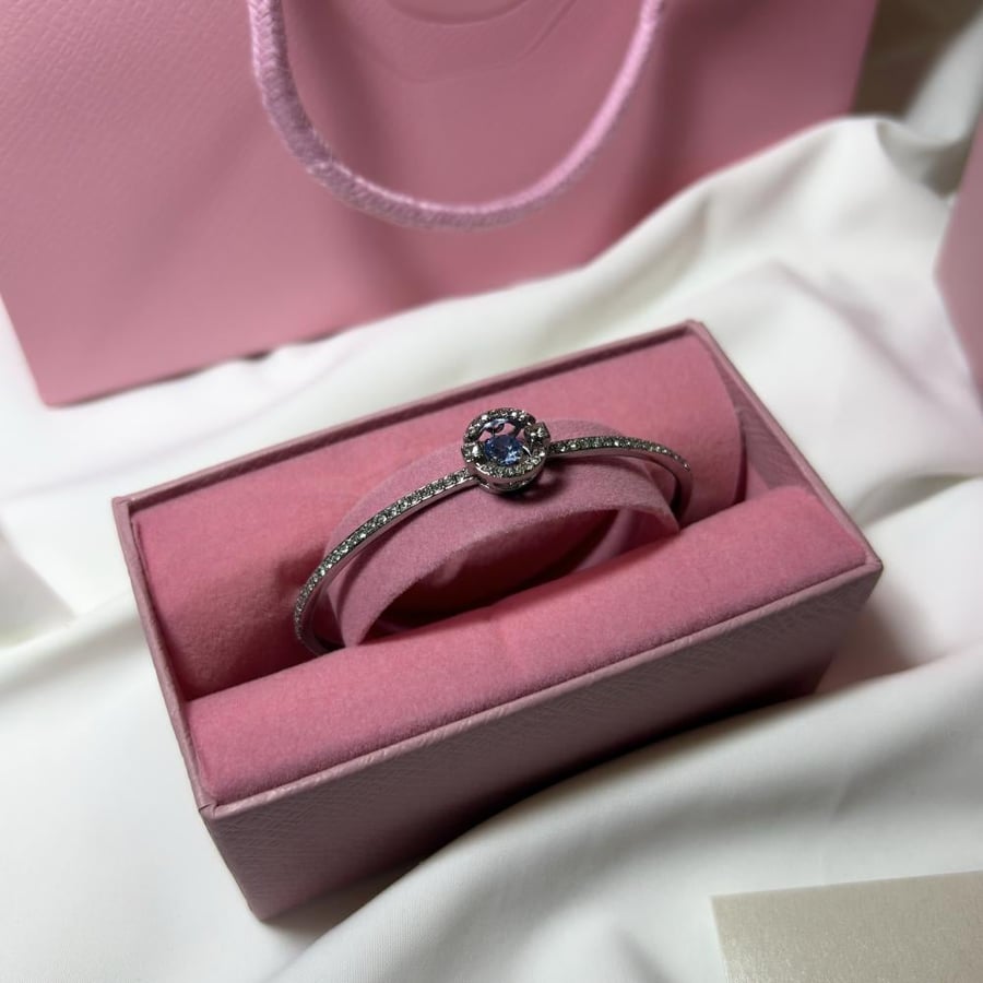 سوارة مستوحاة من سوارفسكي