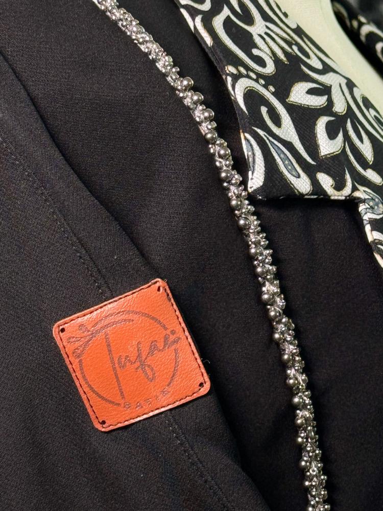 عباية ابيض و اسود