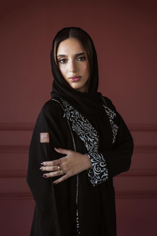 عباية ابيض و اسود