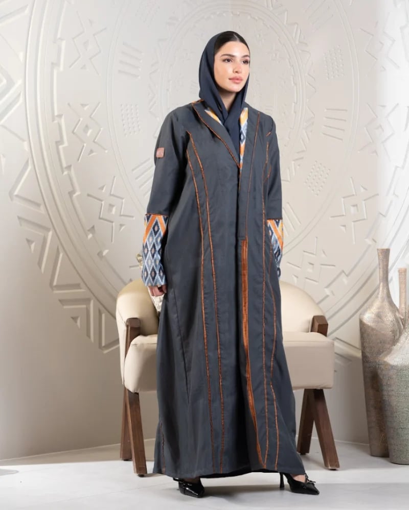 عبايات ملونة عملية