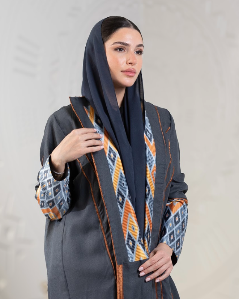 عبايات ملونة عملية