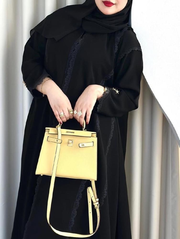 عباية لارا