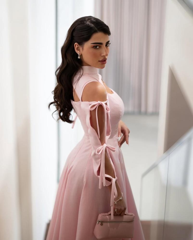 فستان سهرة أنيق مكشوف الاكتاف