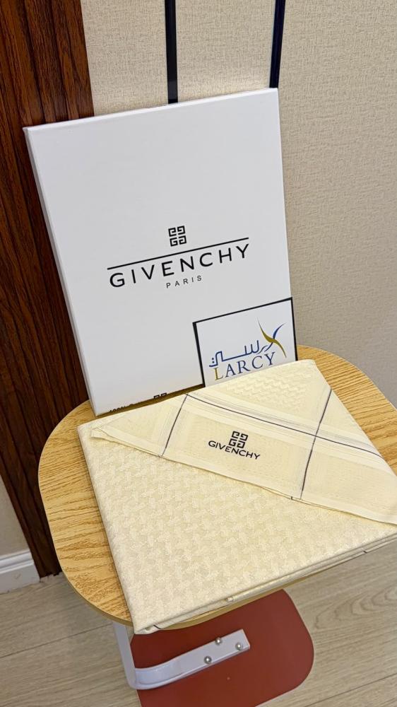 شماغ رجالي بيج شتوي2027 GIVENCHY