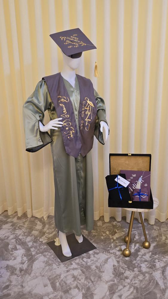 عباية تخرج لون رصاصي 2025