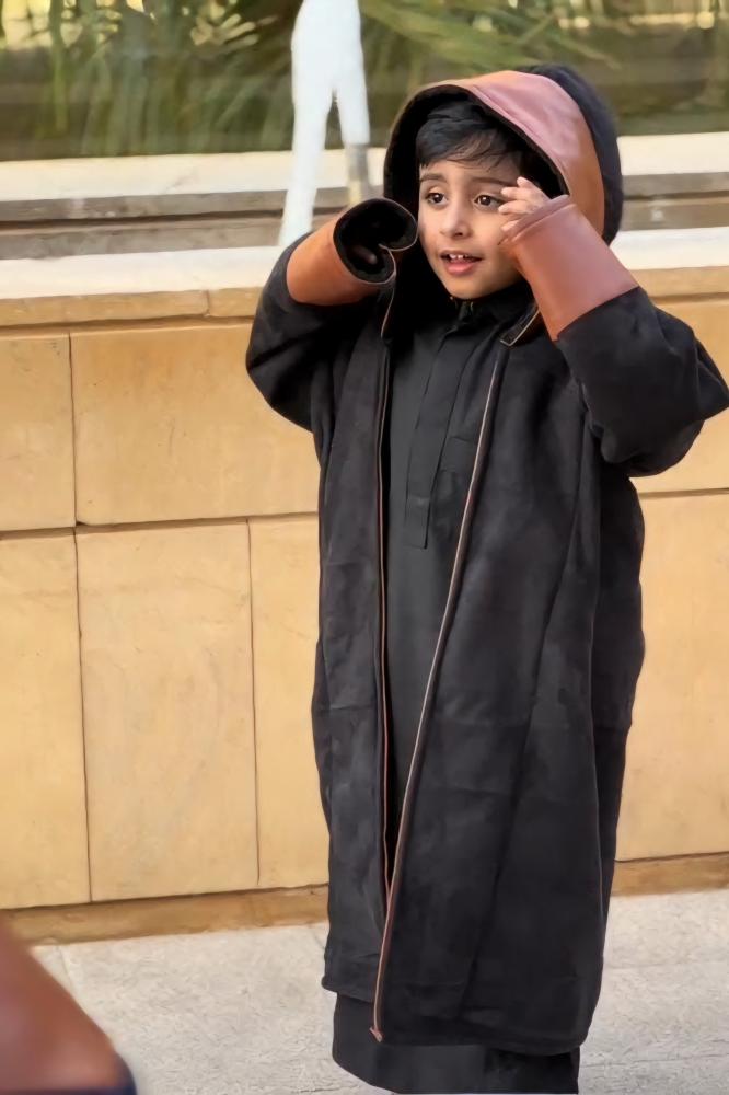 فروه ولادي فخمه ب اطراف جلد مع تطريز حسب الطلب