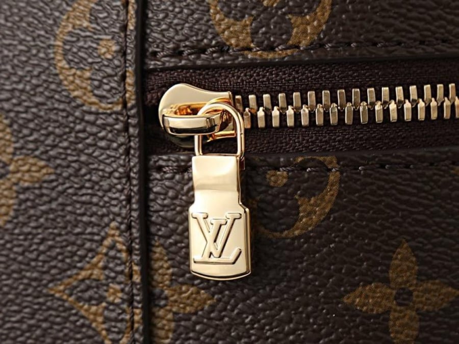 حقيبه Lv