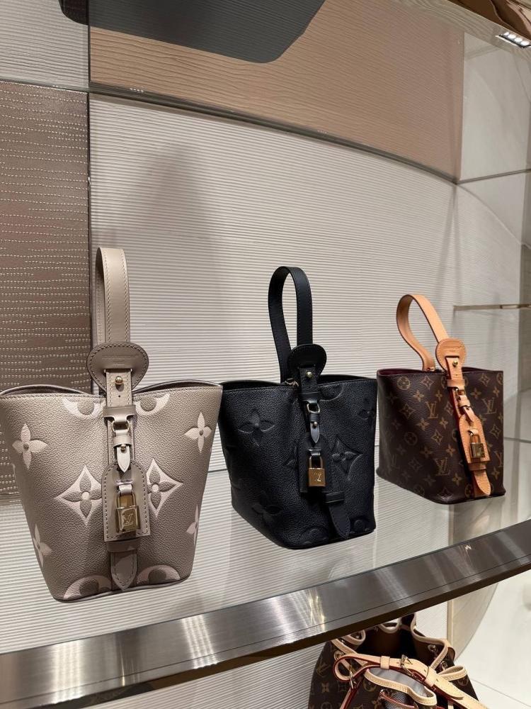 حقيبه Lv