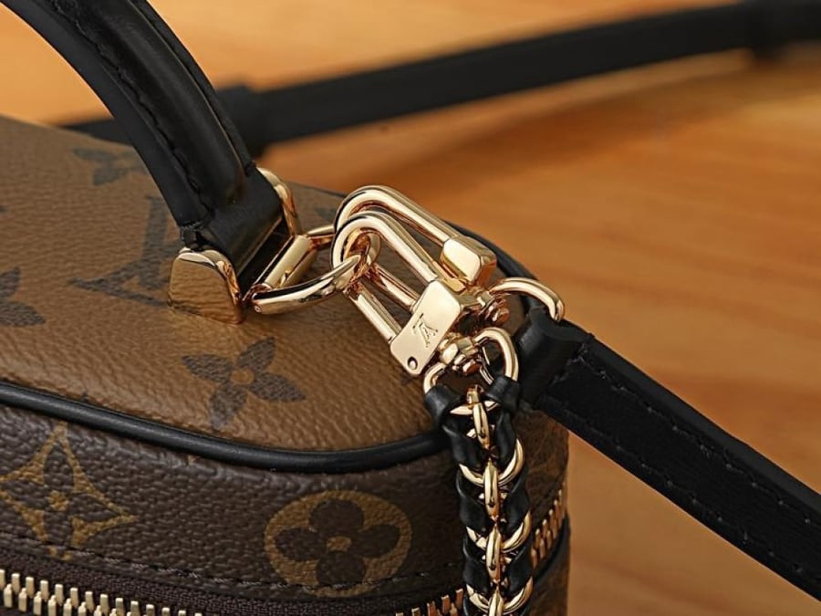 حقيبه Lv