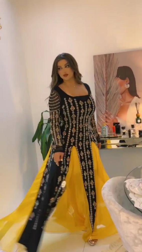 فستان لكرا بأكمام طويله المزين بالفصوص واللول