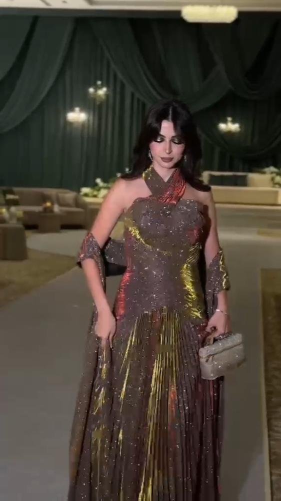 فستان سهره لمعه المزين بالكسرات