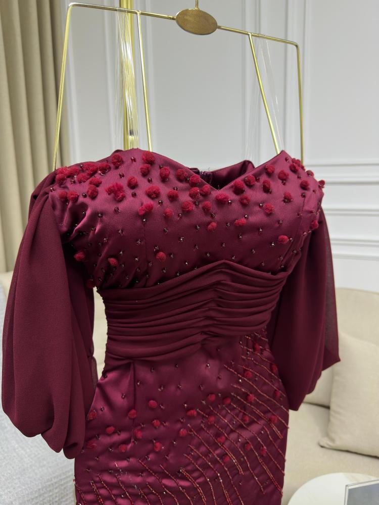 Feteet dress, shiny, decorated with hand embroidery, chiffon Georgite sleeves