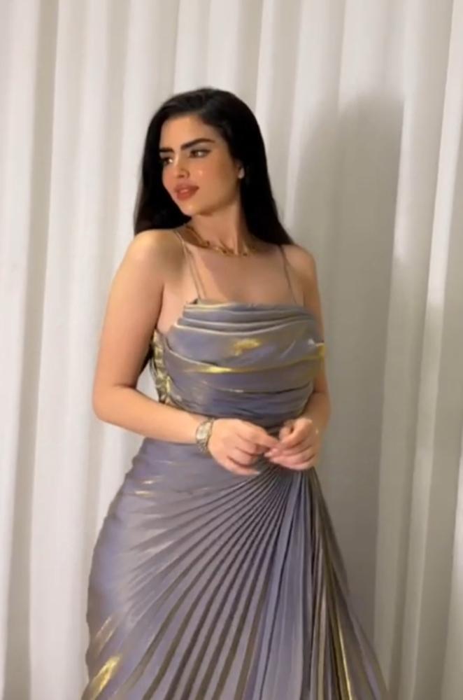 فستان كرنكر المزين بالكسرات