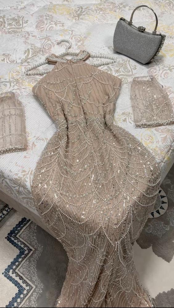 فستان سهره المزين بالتطريز