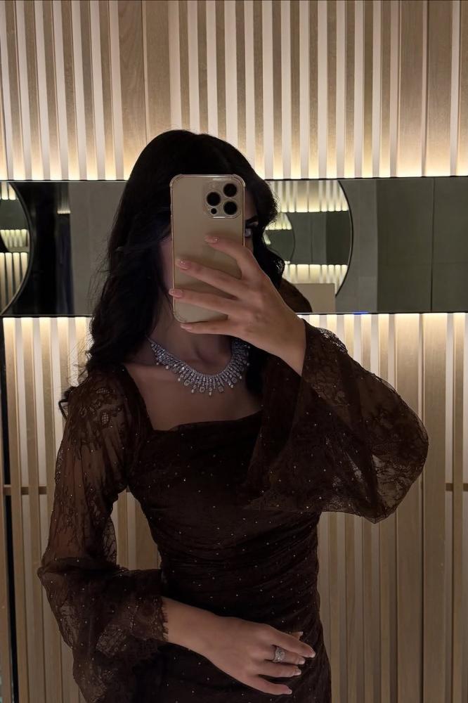 فستان سهره دانتيل المزين بفصوص الزاركون
