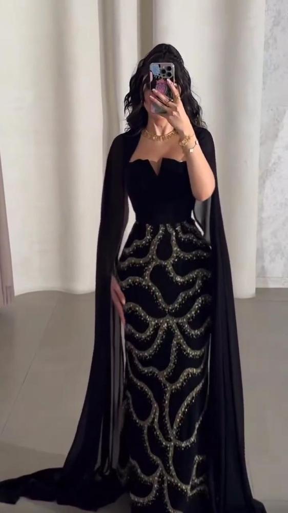 فستان لكرا كريب وشيفون جورجيت المزين بالتطريز اليدوي الفخم