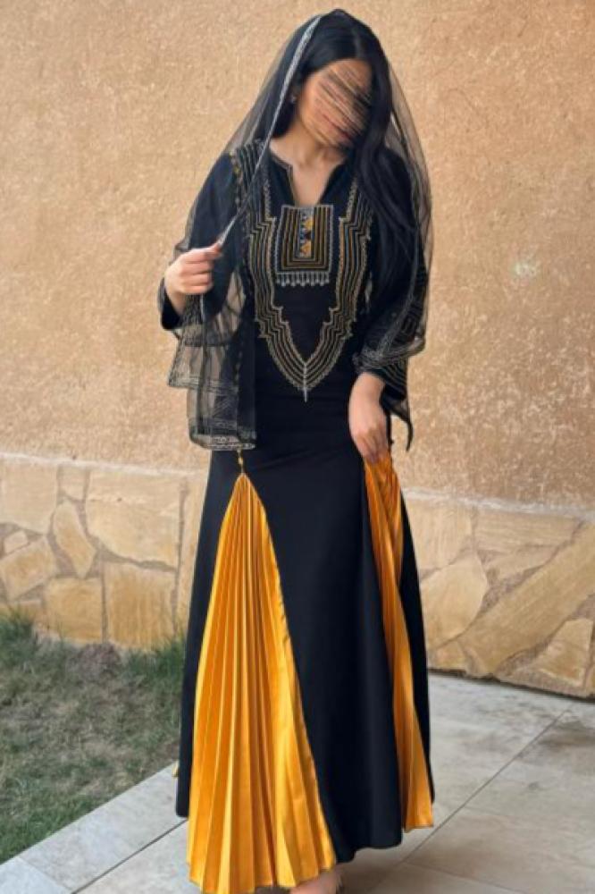 جلابيه عسيريه فخمه وانيقه كريب لكرا تفته لمعه المزينه بتطريز كمبيوتر انيق