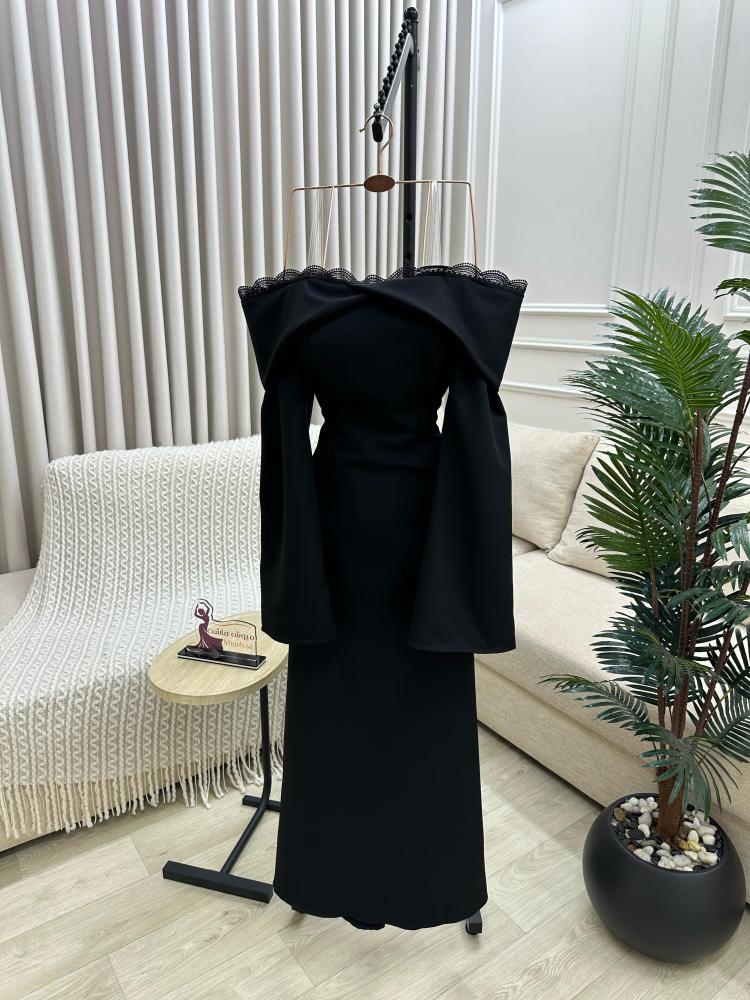 فستان باربي المزين بالدانتيل والكسرات